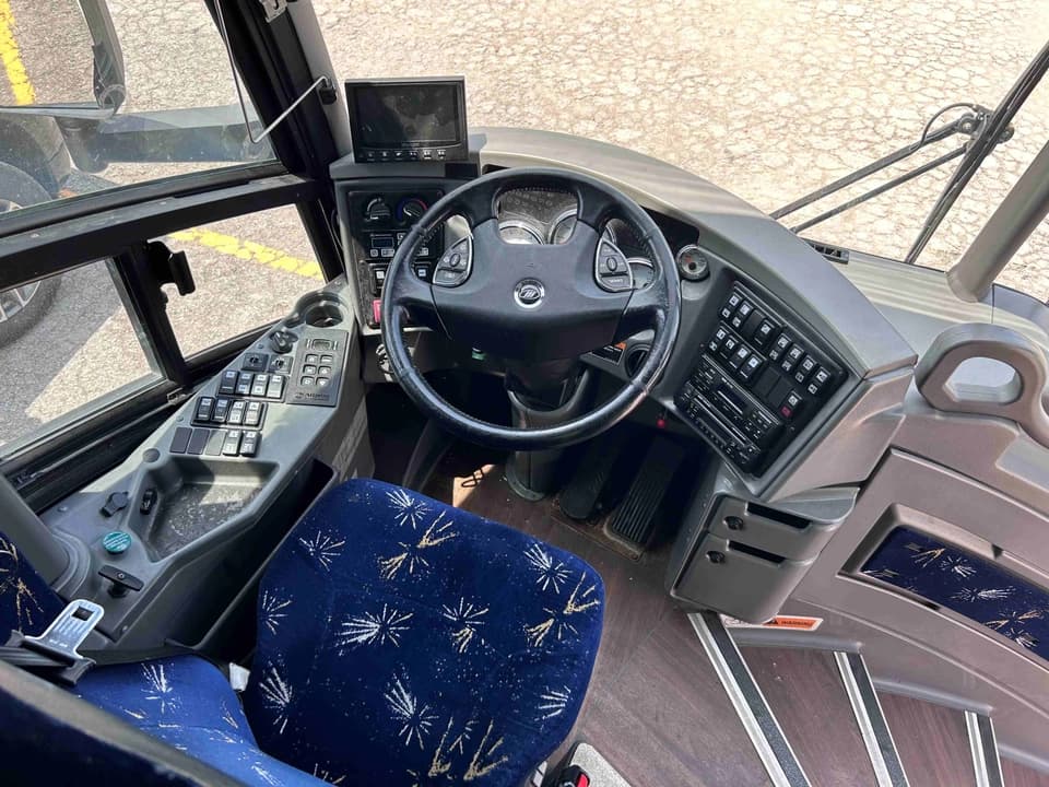 2017 MCI J4500 Coach Bus - Image 7