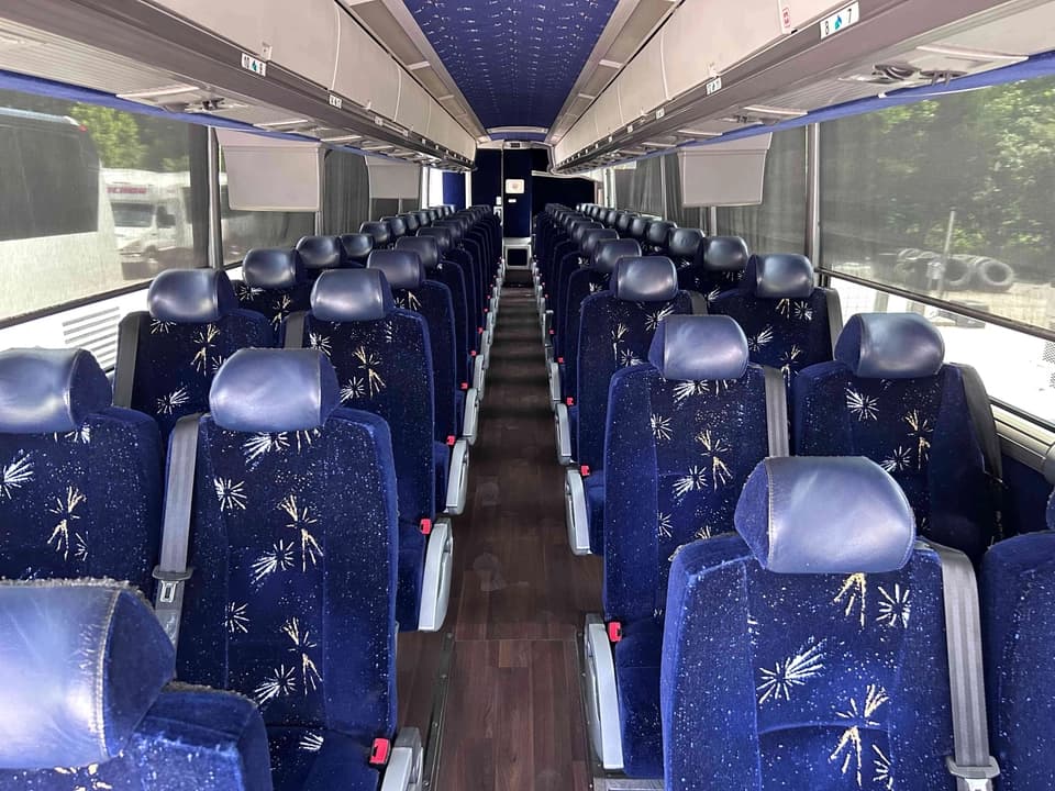 2017 MCI J4500 Coach Bus - Image 8