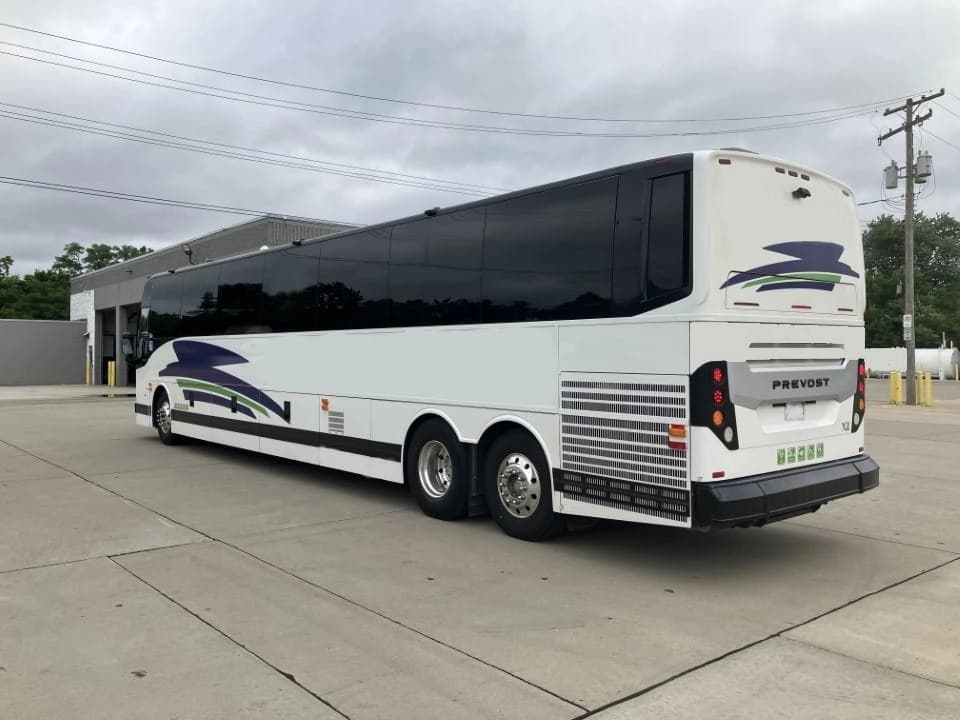 2020 Prevost X3-45 Coach Bus - Image 3