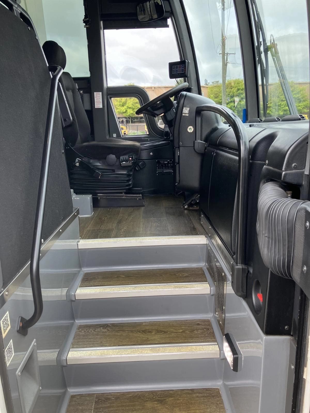 2020 Prevost X3-45 Coach Bus - Image 5