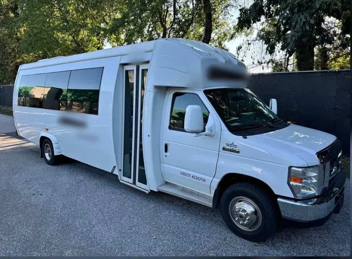 2018 Ford E-450 bus