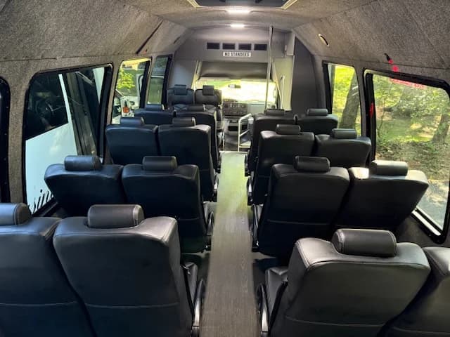 2018 Ford E-450 27P Exec - Image 3