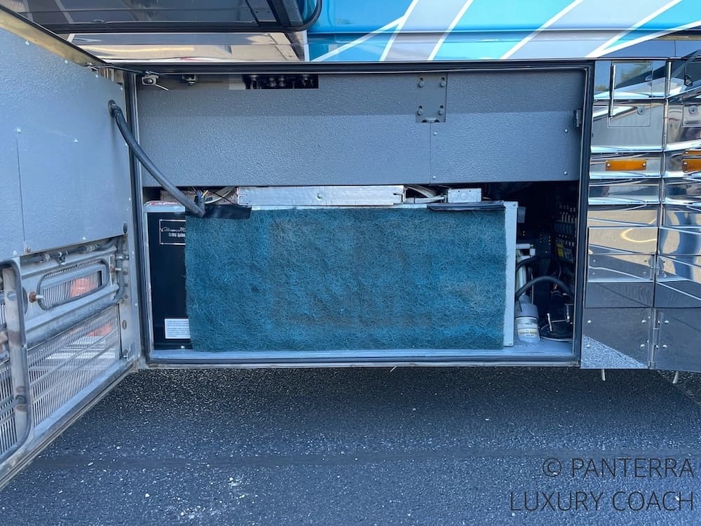 2006 Prevost Legendary XLII Coach - Image 13