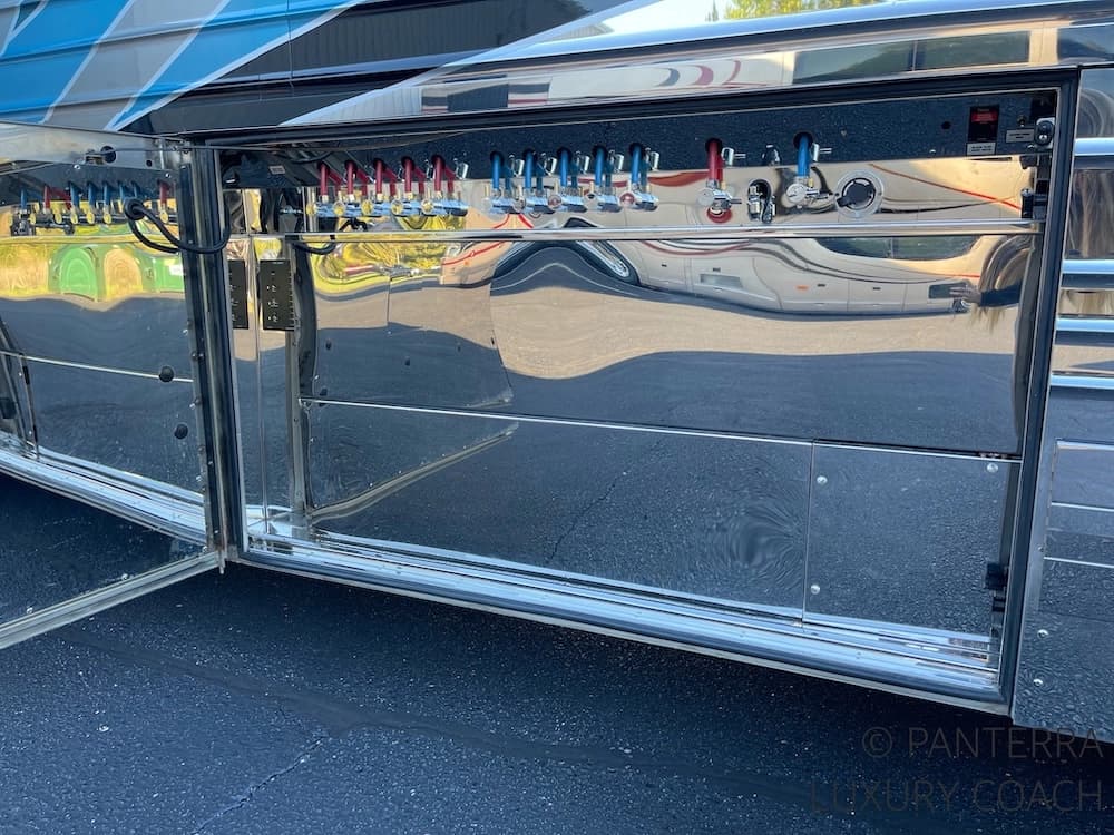 2006 Prevost Legendary XLII Coach - Image 14