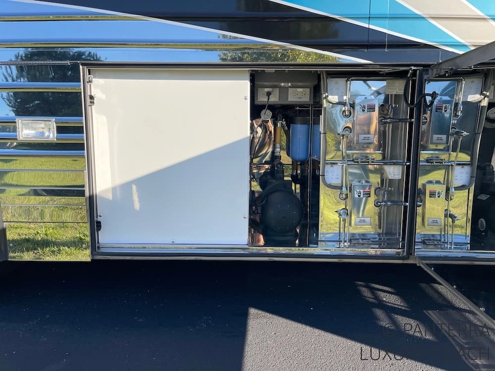 2006 Prevost Legendary XLII Coach - Image 19