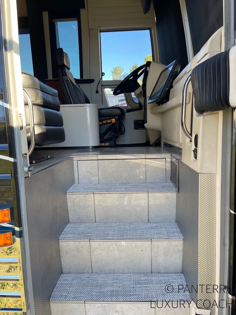 2006 Prevost Legendary XLII Coach - Image 20