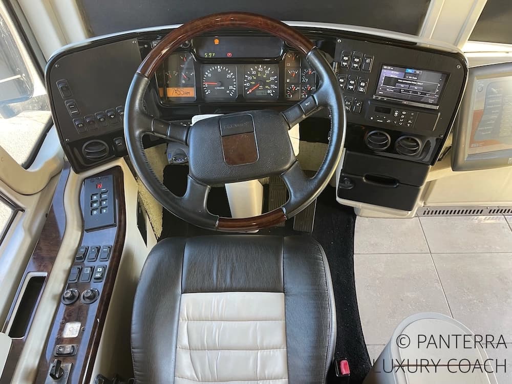 2006 Prevost Legendary XLII Coach - Image 24