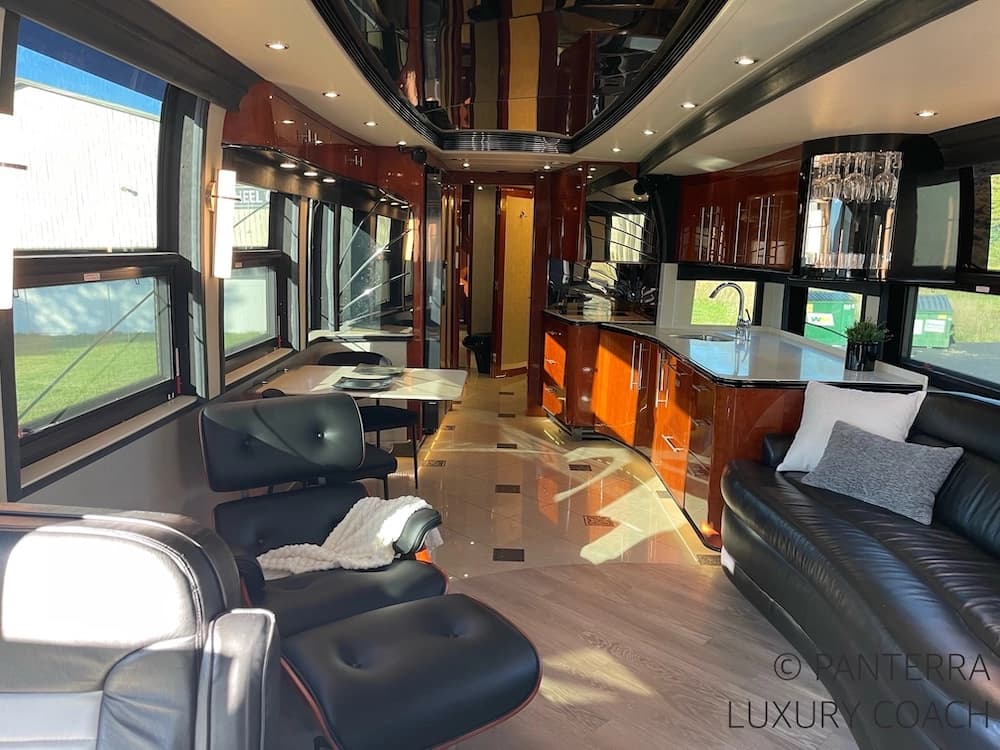 2006 Prevost Legendary XLII Coach - Image 25