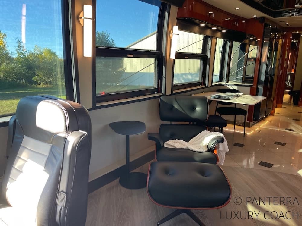 2006 Prevost Legendary XLII Coach - Image 26