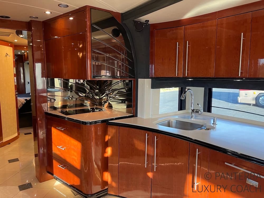 2006 Prevost Legendary XLII Coach - Image 32