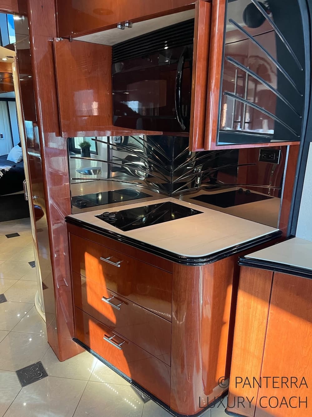 2006 Prevost Legendary XLII Coach - Image 33