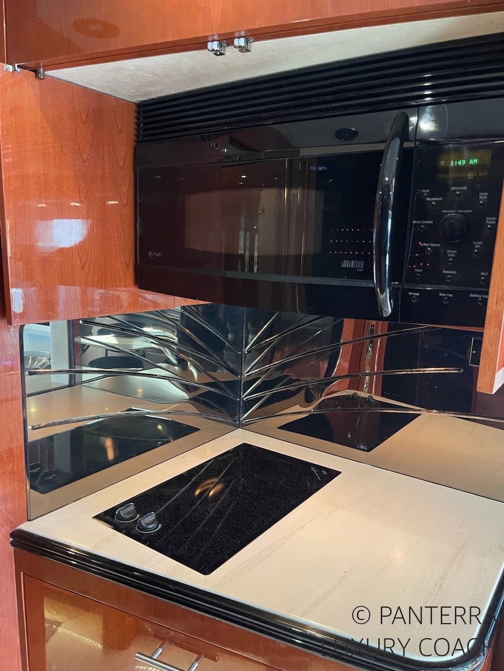 2006 Prevost Legendary XLII Coach - Image 34