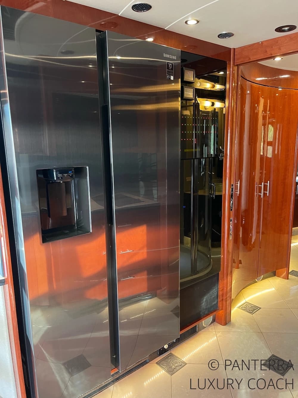 2006 Prevost Legendary XLII Coach - Image 35