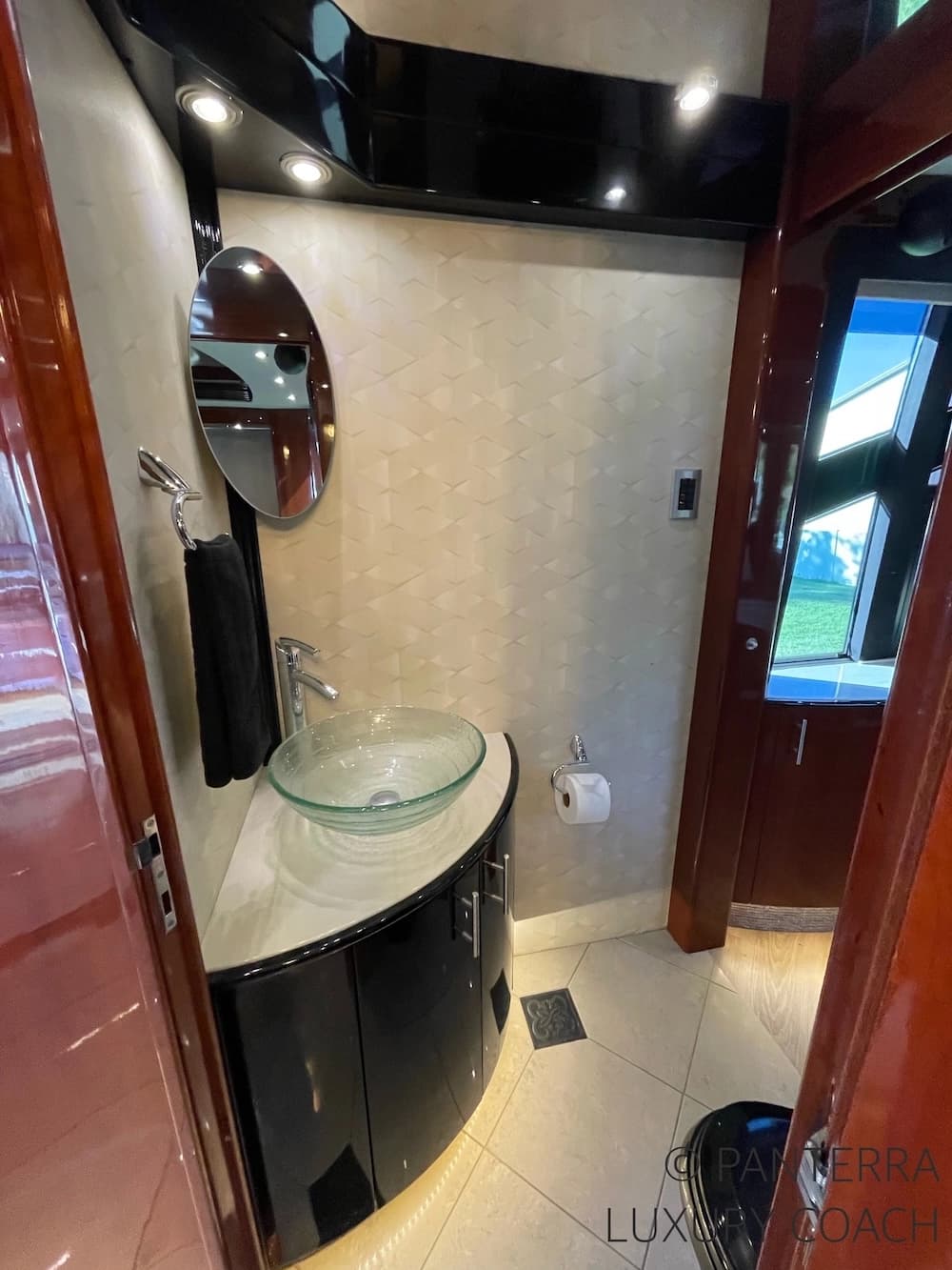 2006 Prevost Legendary XLII Coach - Image 45