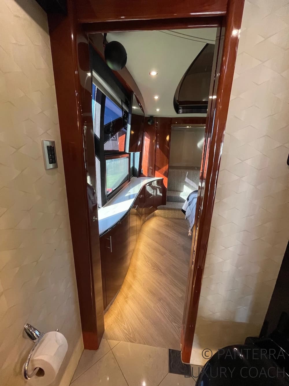 2006 Prevost Legendary XLII Coach - Image 48