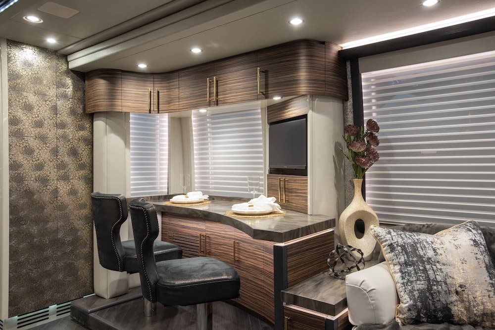 2019 Prevost Elegant Lady H3-45 Motorhome - Image 12
