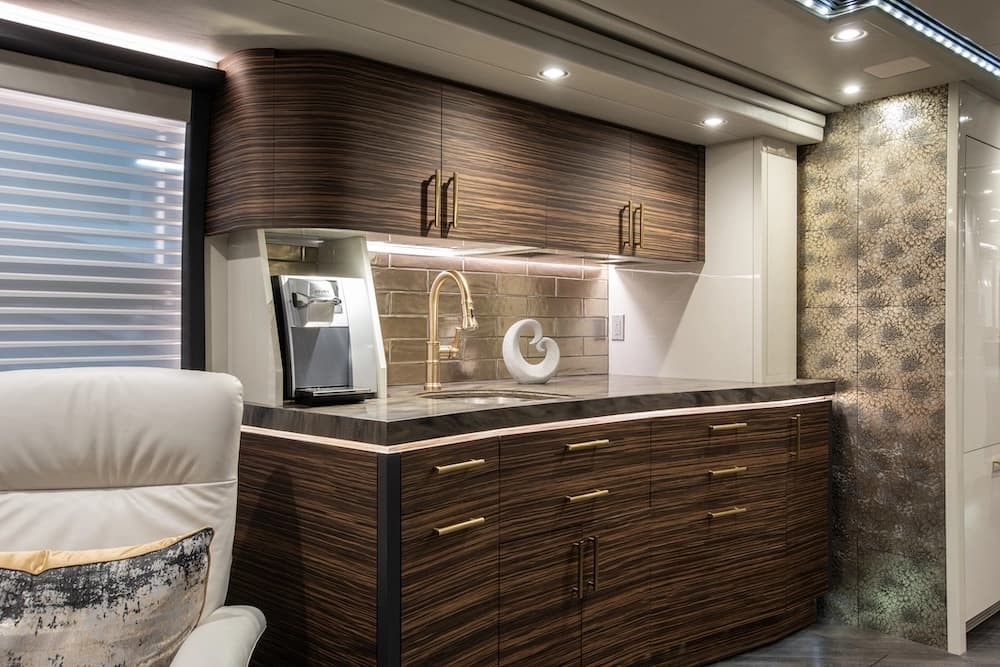 2019 Prevost Elegant Lady H3-45 Motorhome - Image 13