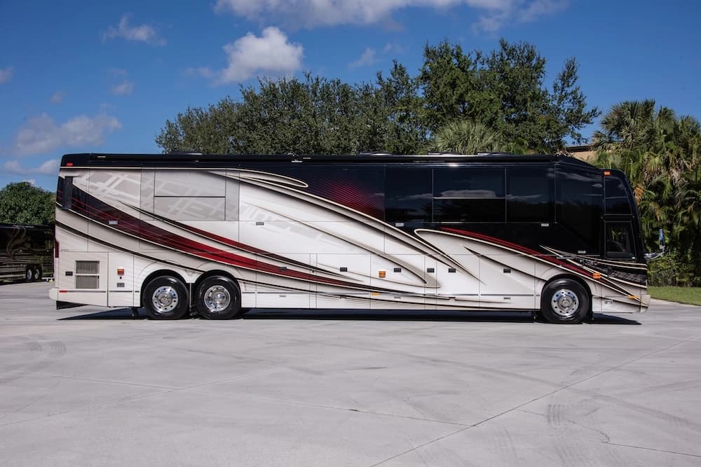 2019 Prevost Elegant Lady H3-45 Motorhome - Image 3