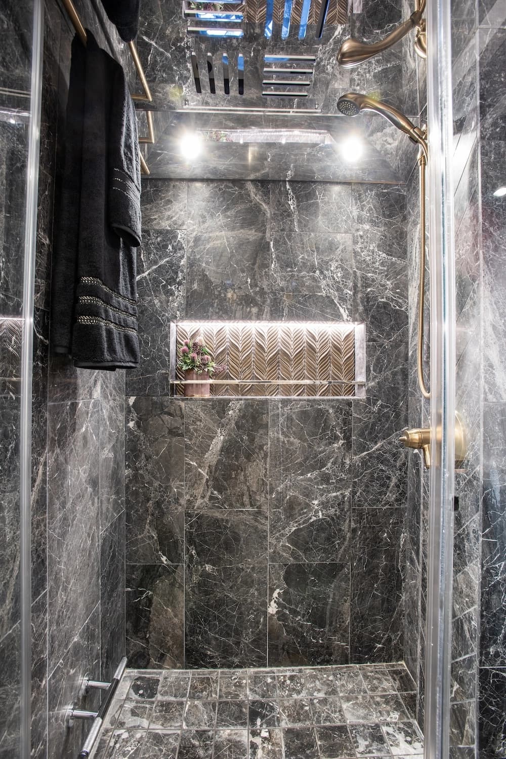 2019 Prevost Elegant Lady H3-45 Motorhome - Image 23