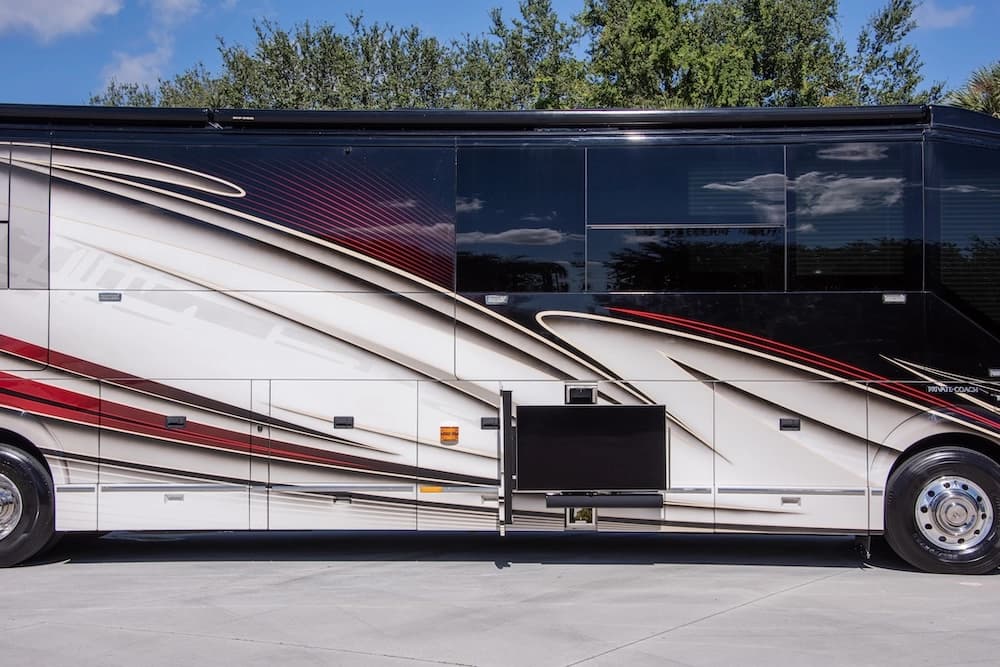 2019 Prevost Elegant Lady H3-45 Motorhome - Image 5