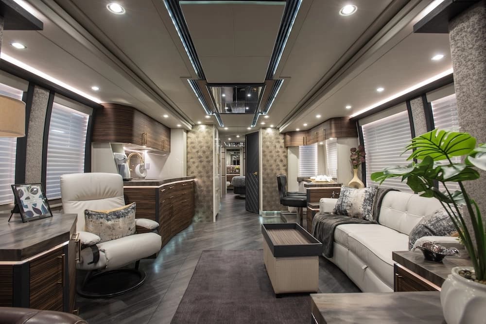 2019 Prevost Elegant Lady H3-45 Motorhome - Image 9