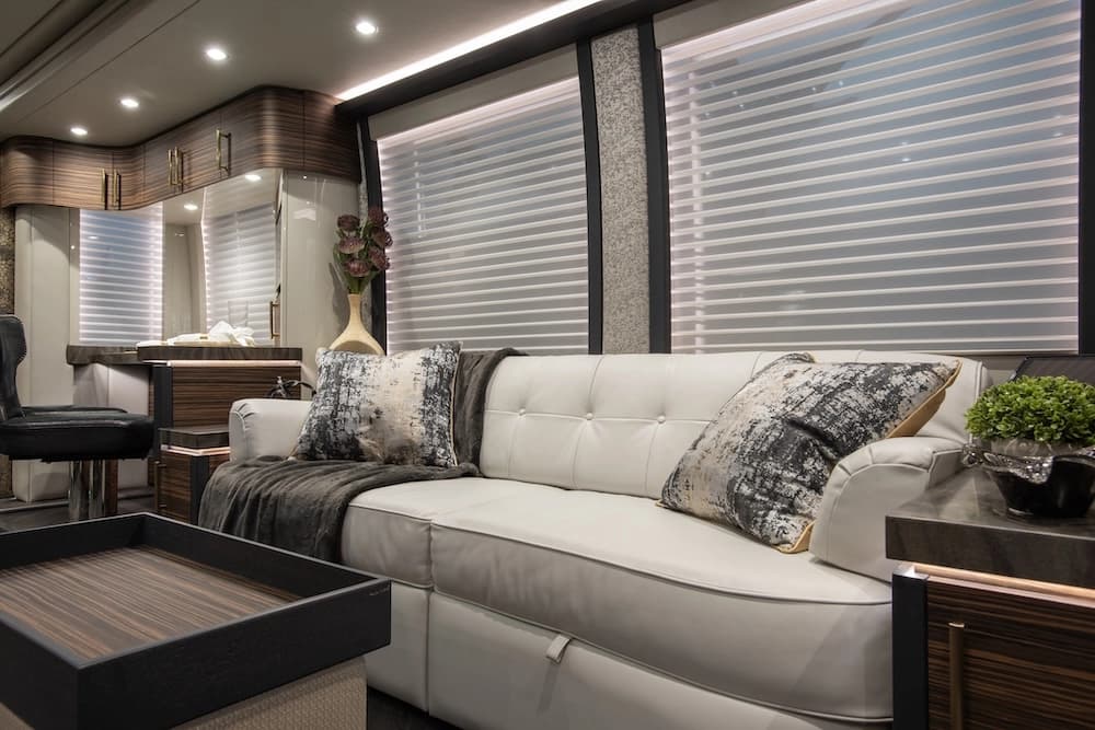 2019 Prevost Elegant Lady H3-45 Motorhome - Image 10