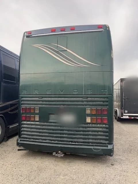 2000 MCI Renaissance Motorhome - Image 4