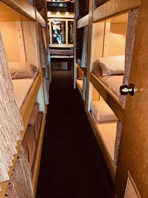 2000 MCI Renaissance Motorhome - Image 10