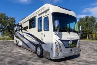 25 Foretravel ISX605 bus