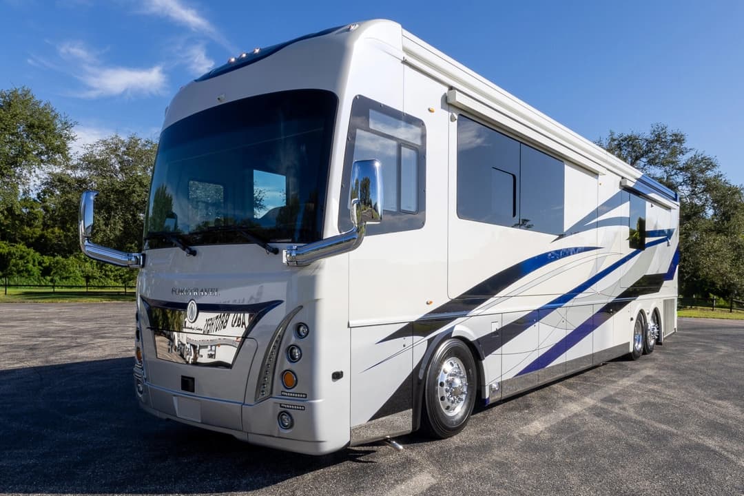 2025 Foretravel ISX605 Motorhome - Image 11