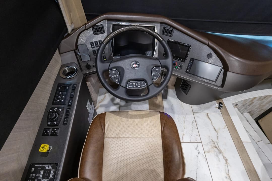 2025 Foretravel ISX605 Motorhome - Image 13