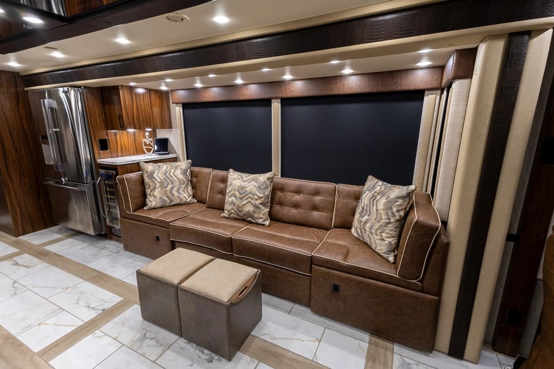 2025 Foretravel ISX605 Motorhome - Image 15