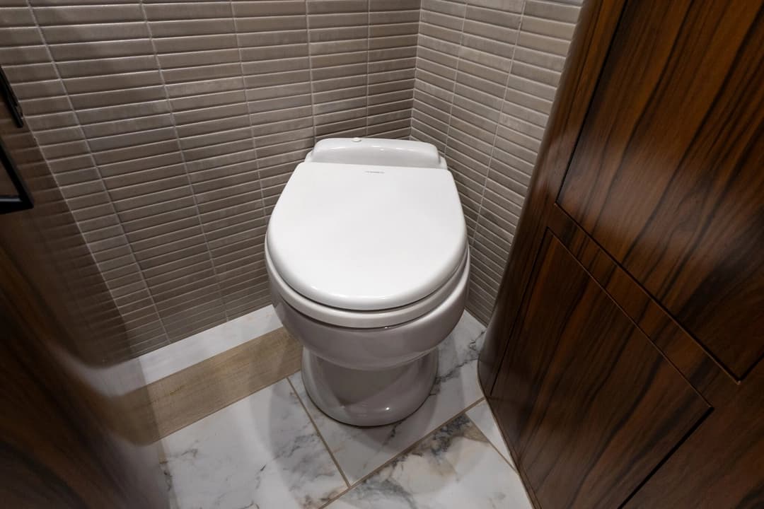 2025 Foretravel ISX605 Motorhome - Image 23