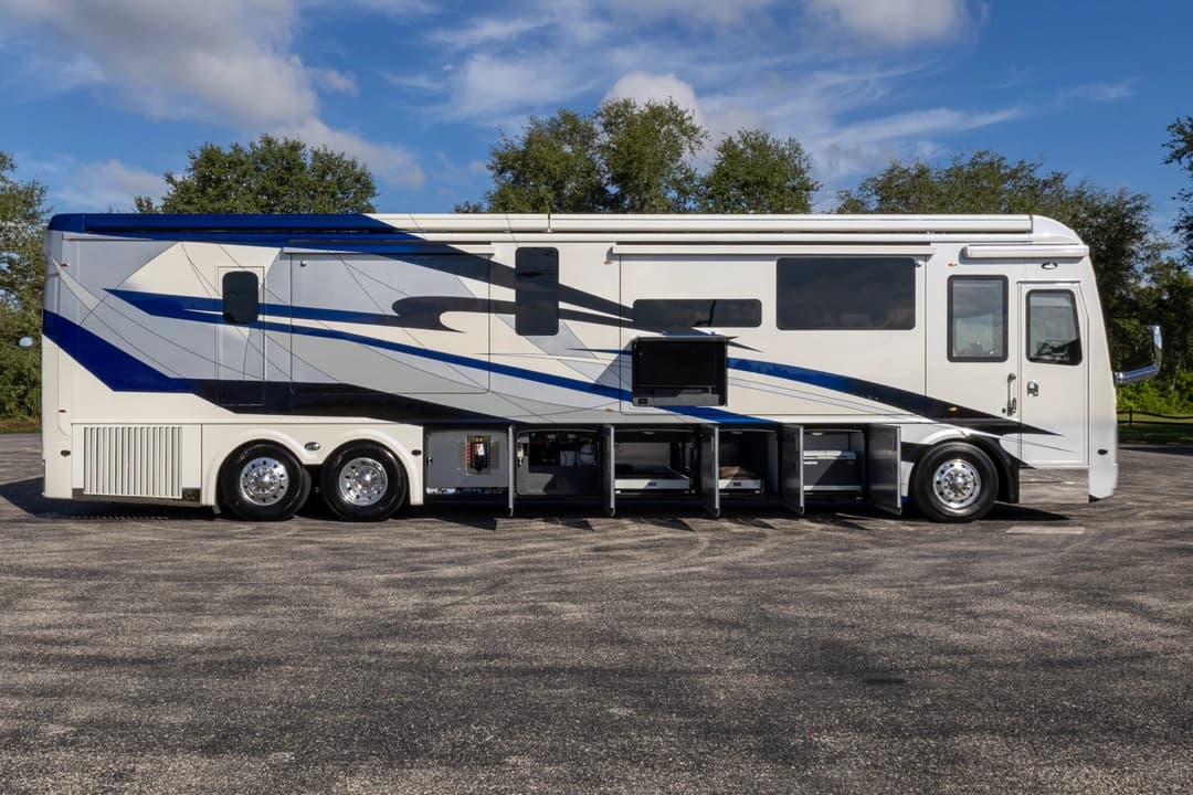 2025 Foretravel ISX605 Motorhome - Image 32