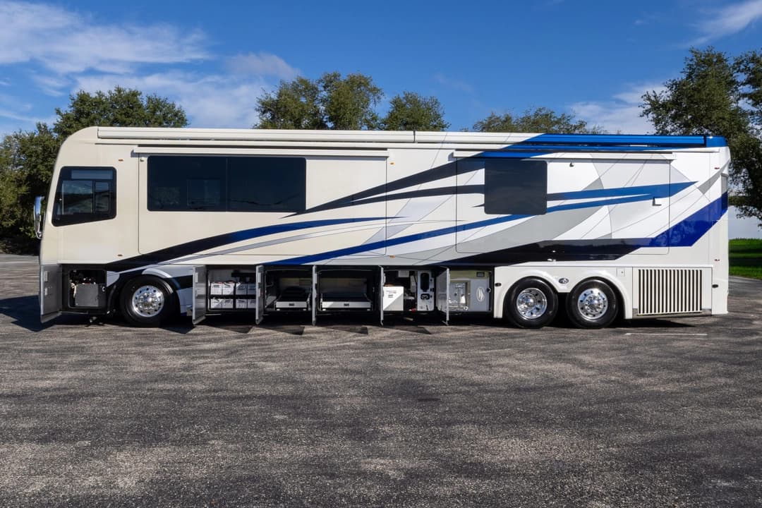 2025 Foretravel ISX605 Motorhome - Image 33