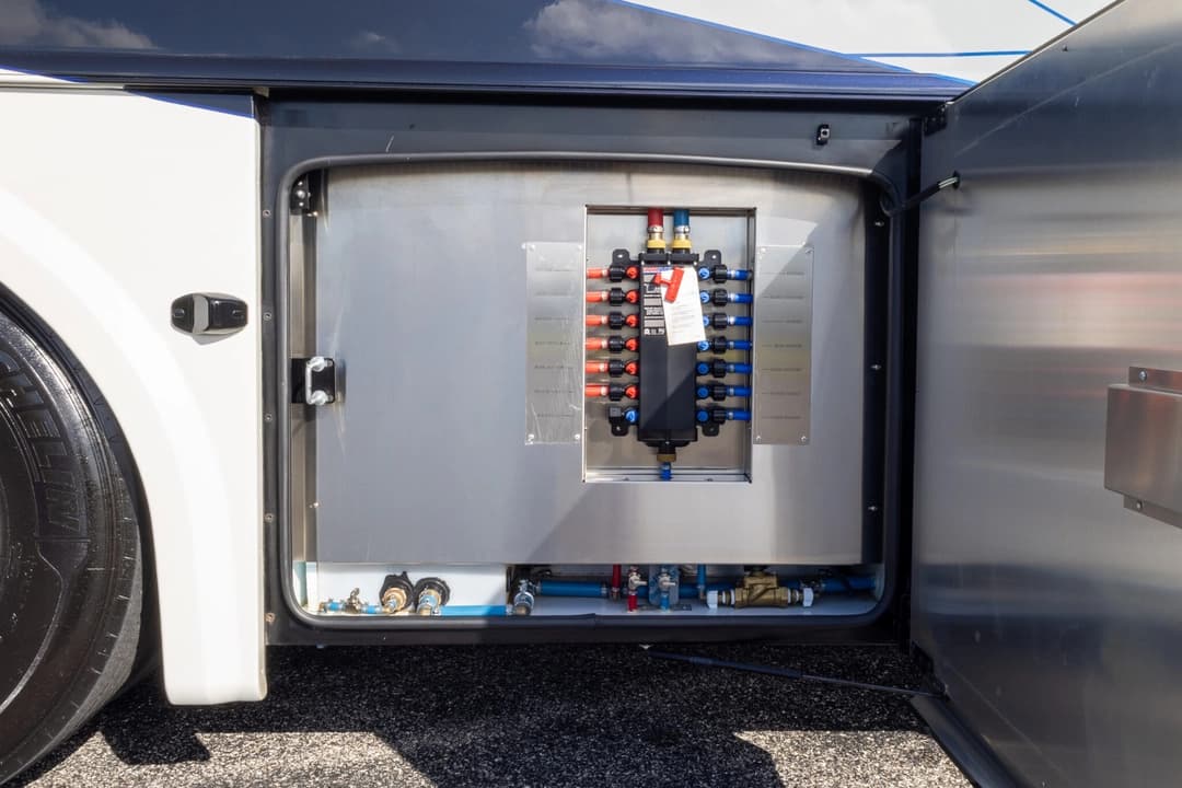 2025 Foretravel ISX605 Motorhome - Image 34