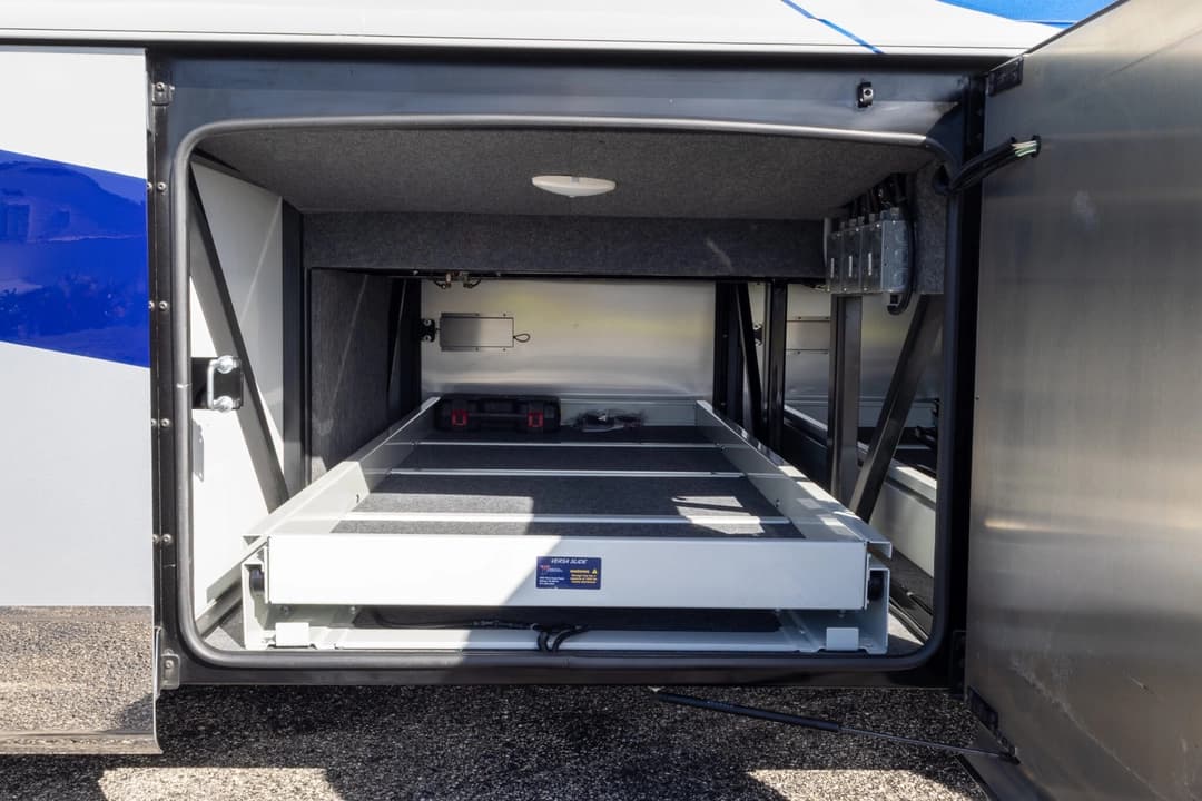2025 Foretravel ISX605 Motorhome - Image 36