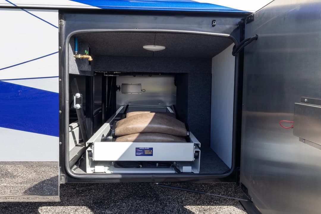 2025 Foretravel ISX605 Motorhome - Image 37