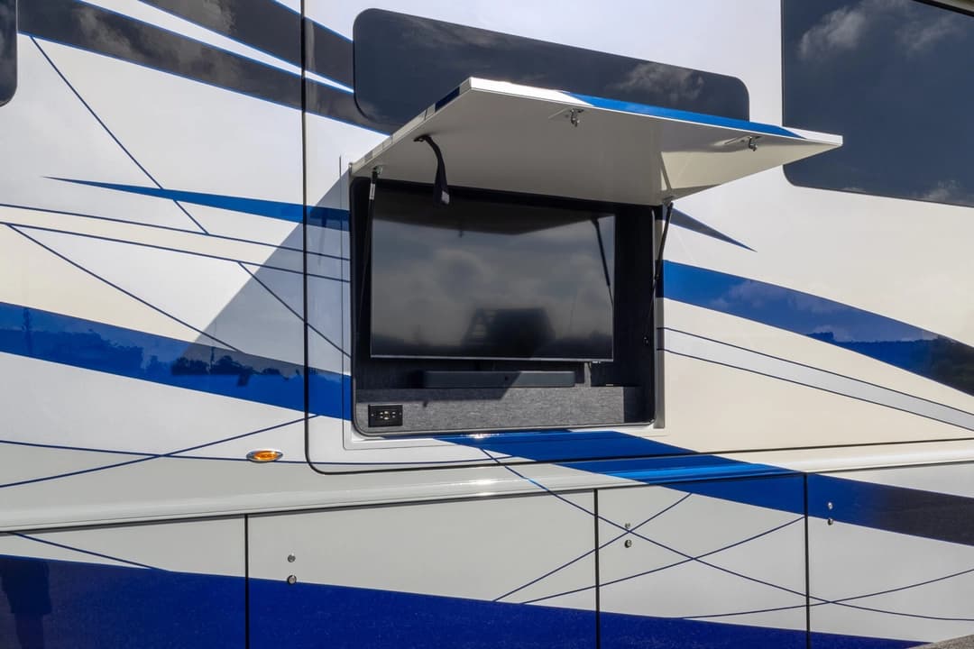 2025 Foretravel ISX605 Motorhome - Image 39