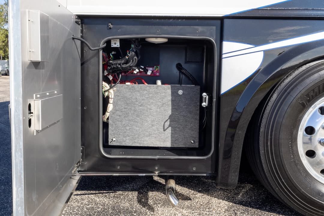 2025 Foretravel ISX605 Motorhome - Image 40