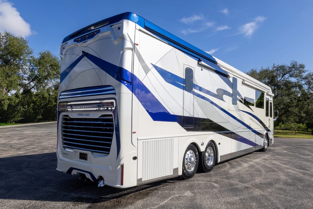 2025 Foretravel ISX605 Motorhome - Image 5