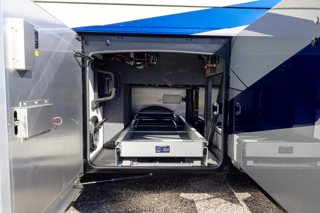 2025 Foretravel ISX605 Motorhome - Image 42