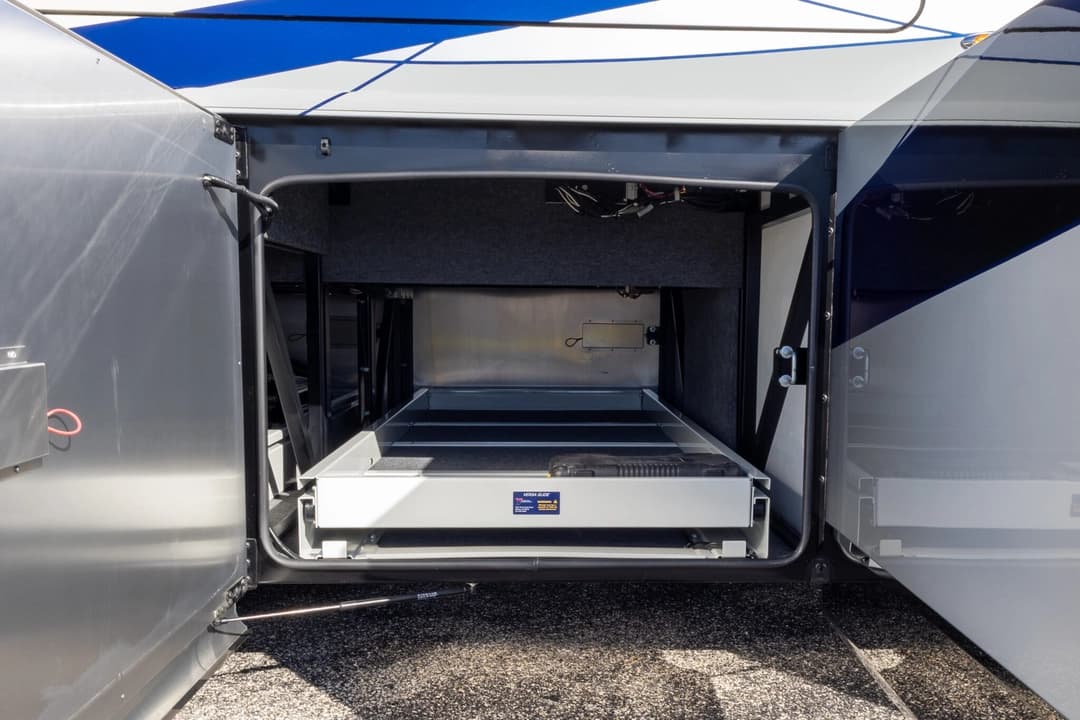 2025 Foretravel ISX605 Motorhome - Image 43