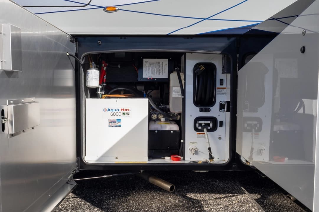 2025 Foretravel ISX605 Motorhome - Image 44