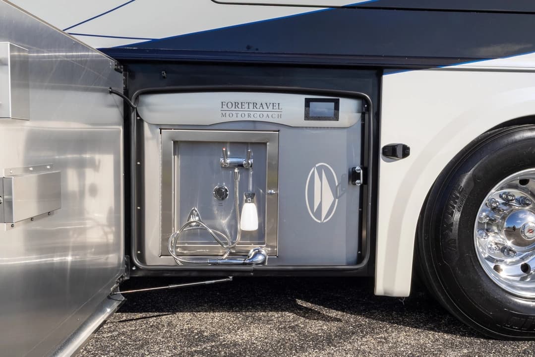 2025 Foretravel ISX605 Motorhome - Image 45