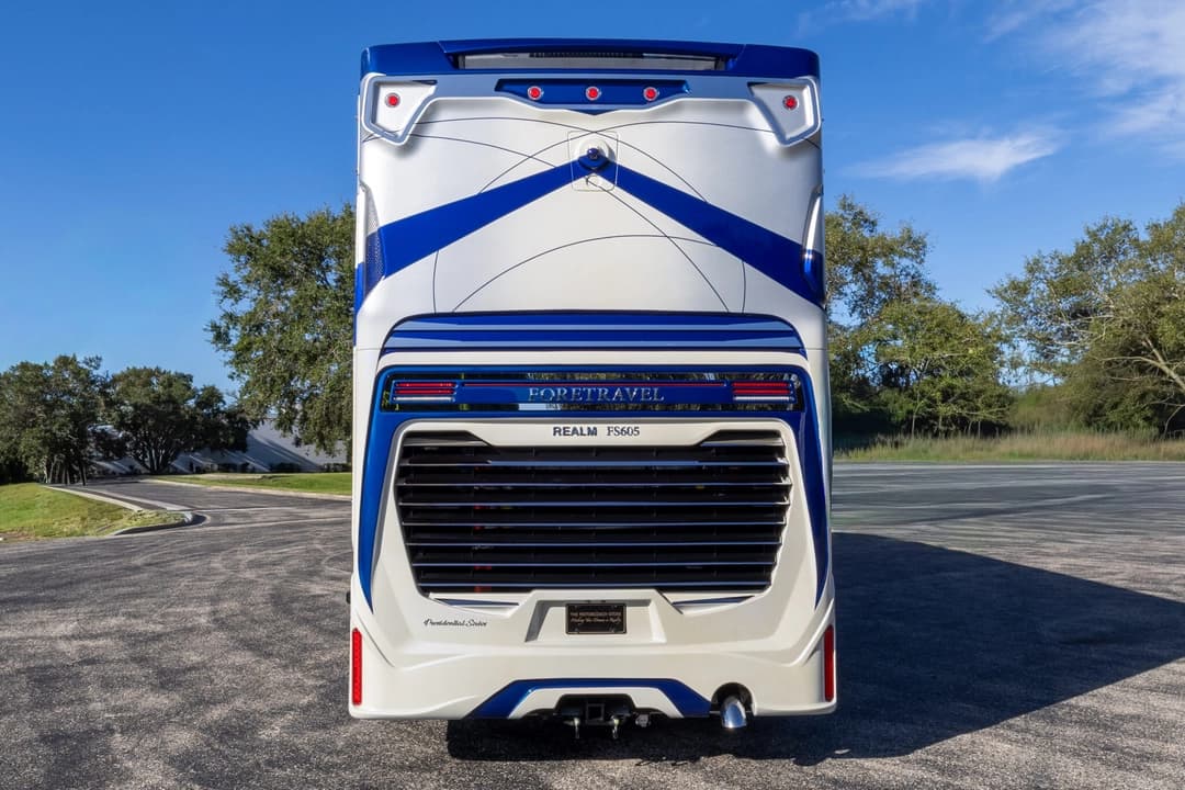 2025 Foretravel ISX605 Motorhome - Image 6