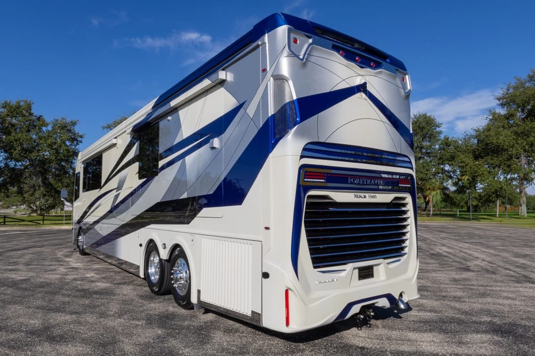 2025 Foretravel ISX605 Motorhome - Image 7