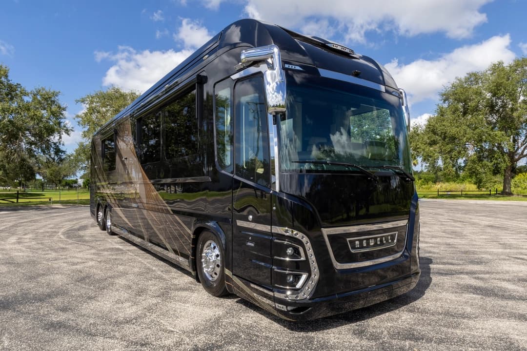 2023 Newell p50 Edition bus