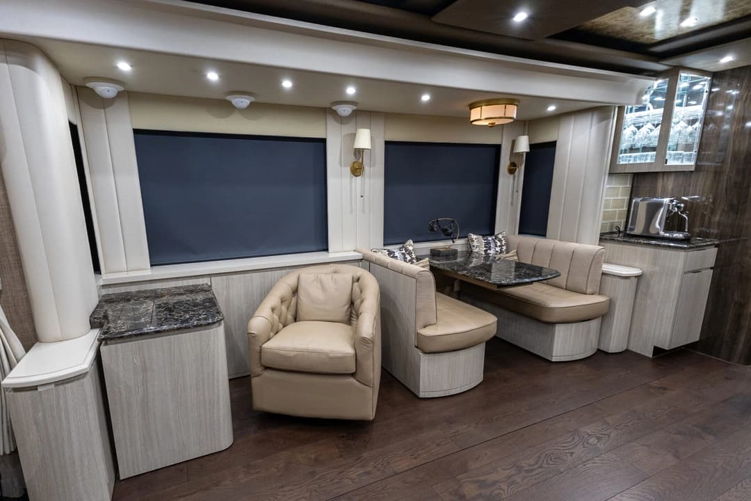 2023 Newell P50 Edition Motorhome - Image 15