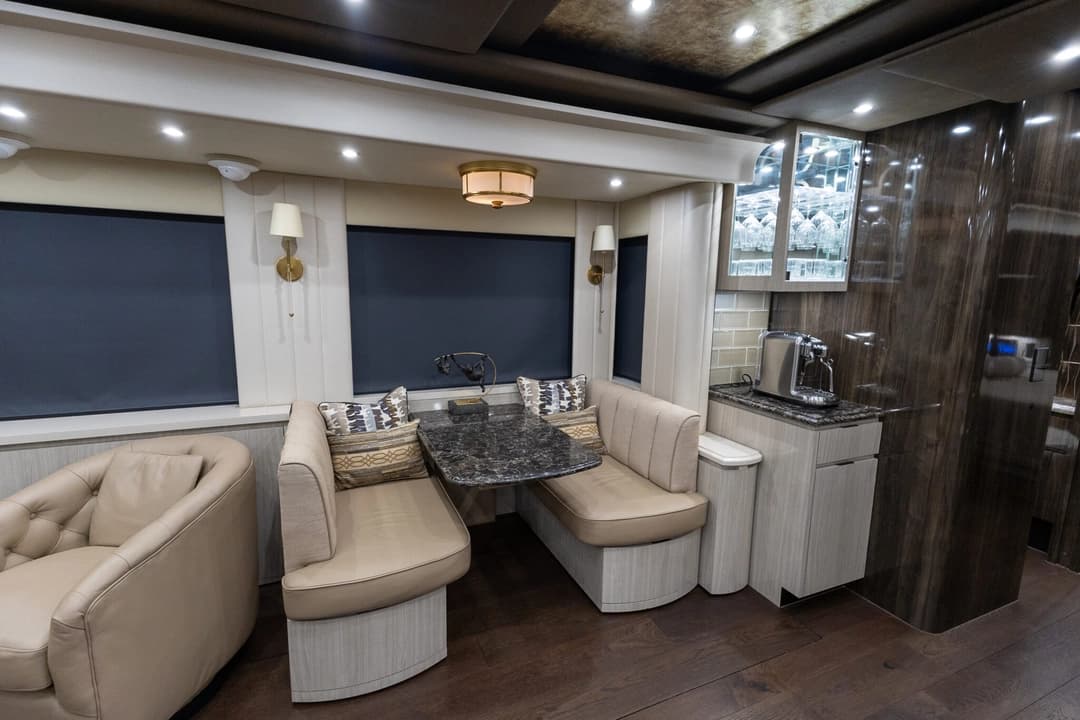 2023 Newell P50 Edition Motorhome - Image 16